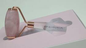 31647 Beautybio Rose Quartz Fase And Body Roller