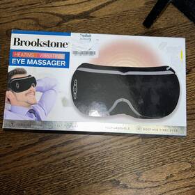 Brookstone 021331089373 Heating Vibtating Eye Massager Color Black Used