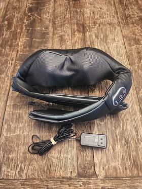 B-nms-700hj Brookstone Tested 2-in-1 Deep Relief Tapping And Shiatsu Massager With Heat