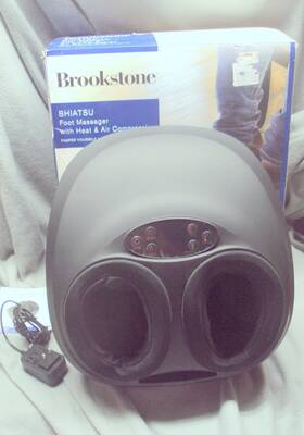 Bk1640m-blk Brookstone Shiatsu Foot Massager With Heat And Air Compression Clean Working