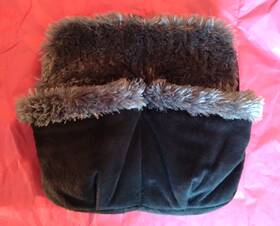 Health Touch 889779002442 Foot Massager Vibration Gray Faux Fur Black Velvet Cozy Gift