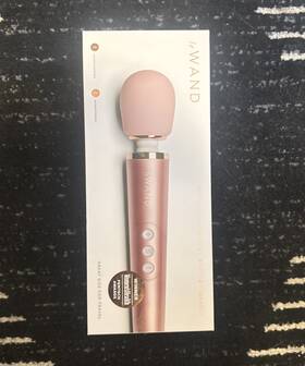 Le Wand 890808209752 Petite Rechargeable Vibrating Massager - Rose Gold Compact And Powerful
