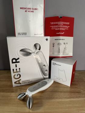 Me-age-r-01 Medicube Near Mint Age-r Derma Ems Shot Face Massager Beauty Device Tested