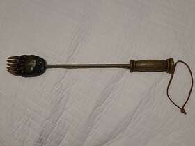 Rivers Edge Products 643323499009 20 Inch Poly Resin Back Scratcher With Steel Shaft And Strap