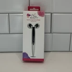 Plum Beauty Contouring Facial Roller Lifts & Firms Model 8805T Silver Tone New. Fixed Price $8.95.