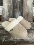 Conair Foot Vibes Beige Suede Massaging Slippers W/fleece Lining - Size 7.5. Fixed Price $12.74.