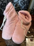 New Nos Sarah Peyton Heat Or Cold Pink Herbal Spa Slippers Aromatherapy. Fixed Price $35.00.