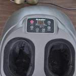 Arealer RD-Z677 Foot Massage Machine Gray/black, Heat, Remote, Corded Electric. Fixed Price $30.00.