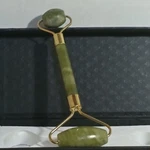 Arishine Jade Roller Facial Massager Gift Box With Manual. Fixed Price $11.33.